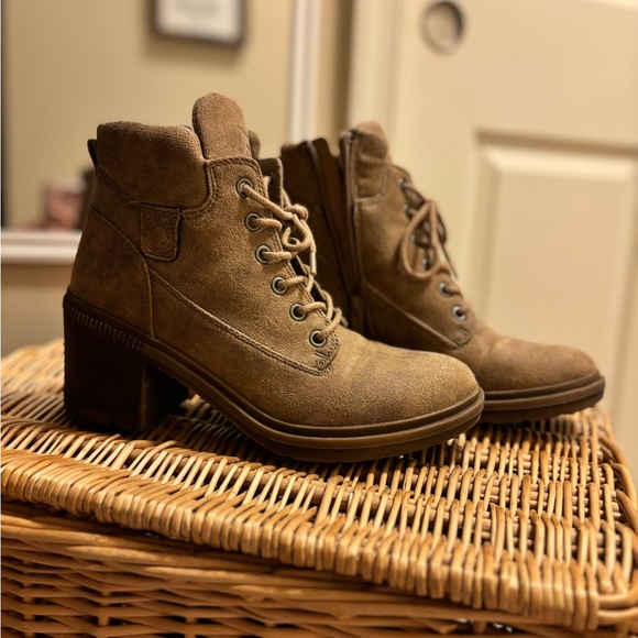 Crown Vintage Brown Lace Up Heeled Boot - Picture 1 of 5
